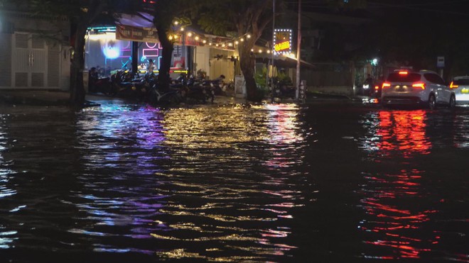 Thời sự HTV ngày 19/11/2025 I TP. Hồ Chí Minh: Triều cường dâng cao, người dân cần lưu ý để đảm bảo an toàn - Ảnh 2.