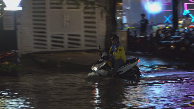 Thời sự HTV ngày 19/11/2025 I TP. Hồ Chí Minh: Triều cường dâng cao, người dân cần lưu ý để đảm bảo an toàn - Ảnh 1.