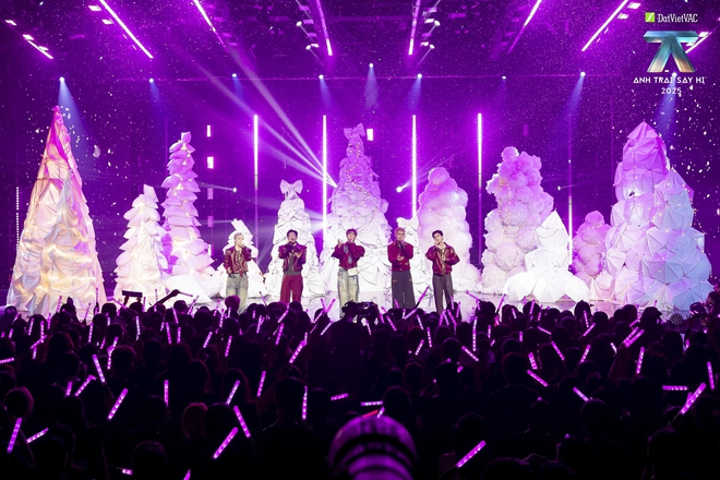 Đội buitruonglinh mang không khí Noel đến sớm tại Anh trai “Say hi” 2025 tập 10 - Ảnh 4.