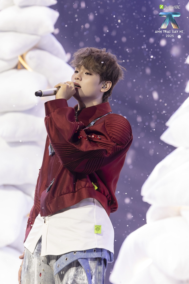 Đội buitruonglinh mang không khí Noel đến sớm tại Anh trai “Say hi” 2025 tập 10 - Ảnh 2.