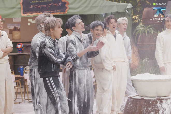 Ngô Kiến Huy “bào” bột của Anh trai "Say hi" 2025 - Ảnh 2.