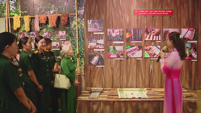 Bảo tàng Phụ nữ Nam Bộ tôn vinh nghệ thuật dệt thổ cẩm Mạ - Ảnh 5.