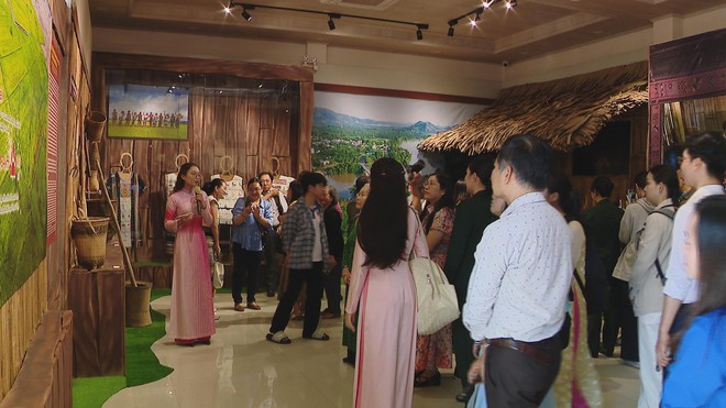 Bảo tàng Phụ nữ Nam Bộ tôn vinh nghệ thuật dệt thổ cẩm Mạ - Ảnh 7.