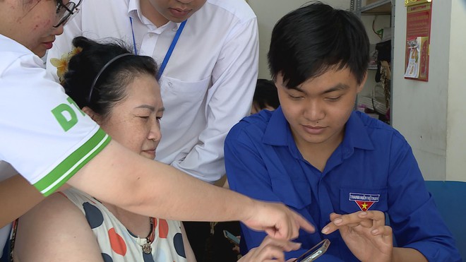 “Bình dân học vụ số” – Lan tỏa từ cơ sở, đưa công nghệ đến gần người dân - Ảnh 2.