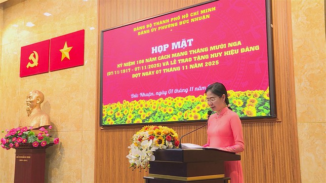 Phường Đức Nhuận trao Huy hiệu Đảng đợt 7/11/2025 và ra mắt Câu lạc bộ Võ thuật Ban Chỉ huy Quân sự - Ảnh 2.