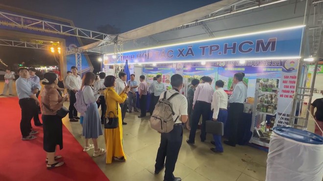 Khai mạc Hội chợ Xúc tiến Thương mại khu vực miền Nam 2025- Ảnh 1.