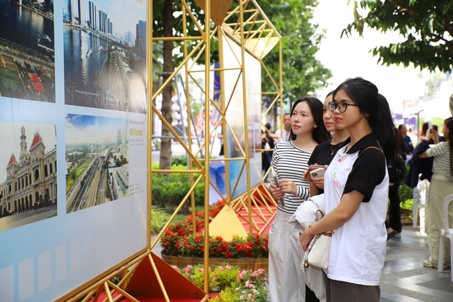 Khai mạc Triển lãm "TP. Hồ Chí Minh vươn mình cùng đất nước qua góc nhìn điện ảnh" - Ảnh 5.