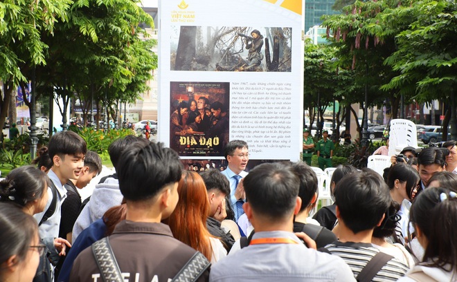 Khai mạc Triển lãm "TP. Hồ Chí Minh vươn mình cùng đất nước qua góc nhìn điện ảnh" - Ảnh 2.