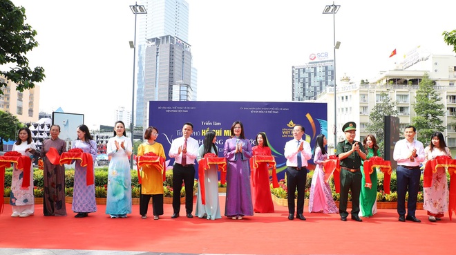 Khai mạc Triển lãm "TP. Hồ Chí Minh vươn mình cùng đất nước qua góc nhìn điện ảnh" - Ảnh 1.