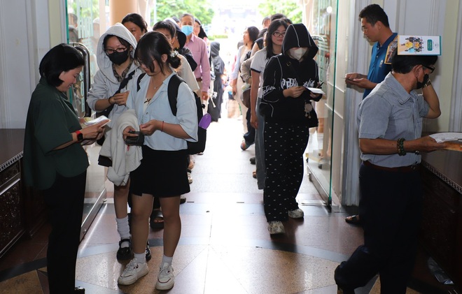Khai mạc Triển lãm "TP. Hồ Chí Minh vươn mình cùng đất nước qua góc nhìn điện ảnh" - Ảnh 8.