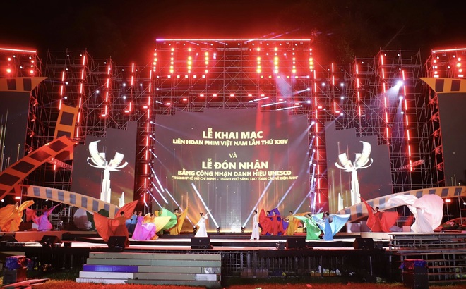 Khai mạc Triển lãm "TP. Hồ Chí Minh vươn mình cùng đất nước qua góc nhìn điện ảnh" - Ảnh 9.