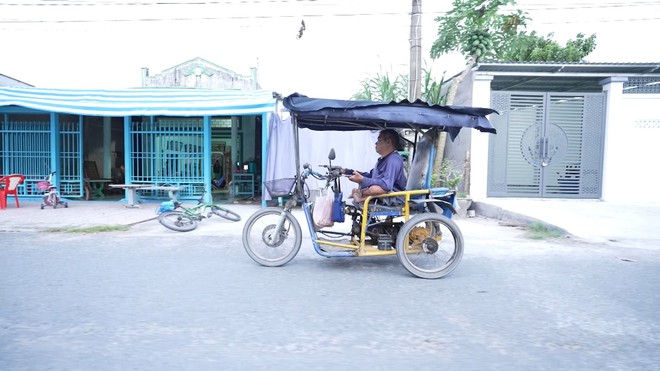 Mái ấm gia đình Việt: Cậu bé Minh Tiến bán vé số phụ giúp cha mẹ khuyết tật - Ảnh 3.