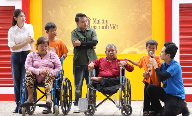 Mái ấm gia đình Việt: Cậu bé Minh Tiến bán vé số phụ giúp cha mẹ khuyết tật - Ảnh 11.