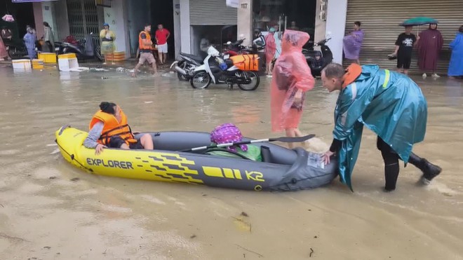 60 Giây ngày 21/11/2025 I Thủ tướng chỉ đạo triển khai tất cả các biện pháp cấp bách cần thiết để cứu dân - Ảnh 2.