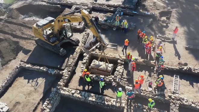 Phát hiện quan tài La Mã 1.700 năm tuổi - Ảnh 2.