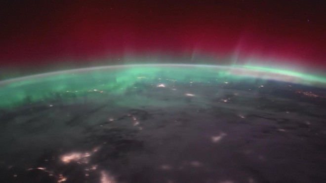 Ngắm Bắc Cực quang từ trạm Không gian Quốc tế ISS  - Ảnh 1.