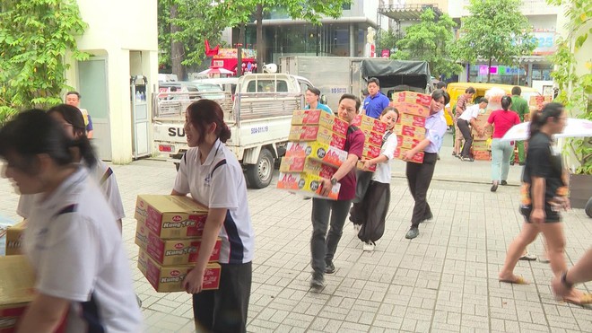 Nghĩa đồng bào, triệu trái tim hướng về miền Trung thương yêu- Ảnh 2.