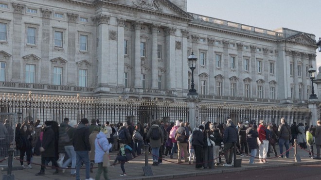 Anh: Du khách bị "hố" vì quảng cáo A.I.- Ảnh 1.