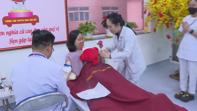 Đảm bảo lượng máu dự trữ cho công tác điều trị và cấp cứu dịp Tết Nguyên đán- Ảnh 9.