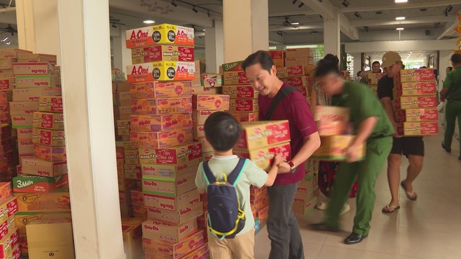 Nghĩa đồng bào, triệu trái tim hướng về miền Trung thương yêu- Ảnh 6.