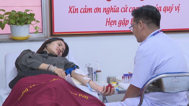 Đảm bảo lượng máu dự trữ cho công tác điều trị và cấp cứu dịp Tết Nguyên đán- Ảnh 10.