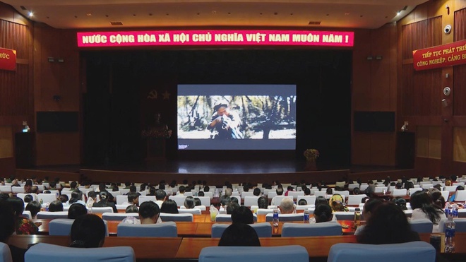 Lan tỏa niềm tự hào dân tộc qua những suất chiếu phim miễn phí phục vụ công nhân- Ảnh 1.