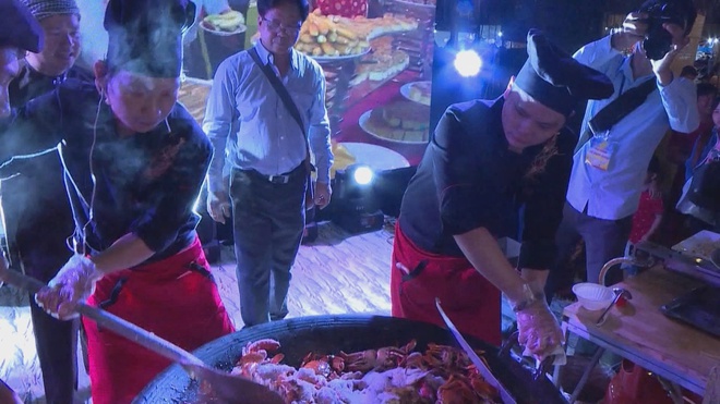 Dấu ấn Lễ hội Cua Cà Mau 2025: Lan tỏa "Hương rừng - Vị biển" giữa lòng thành phố- Ảnh 4. Dấu ấn Lễ hội Cua Cà Mau 2025: Lan tỏa "Hương rừng - Vị biển" giữa lòng thành phố- Ảnh 4.