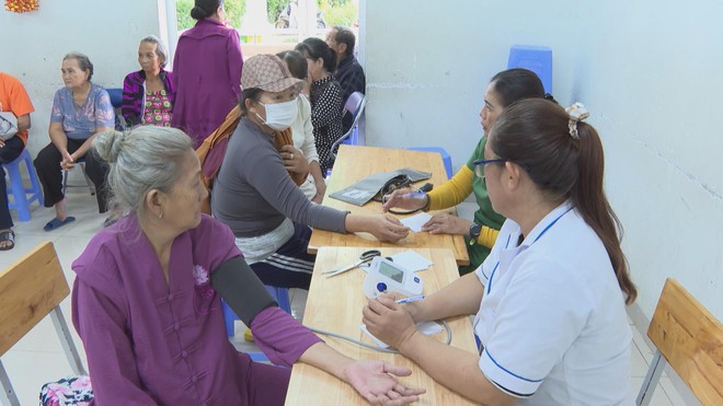 Khánh Hòa: Tiếp nhận hàng trăm tấn hàng hỗ trợ người dân ảnh hưởng bởi lũ lụt  - Ảnh 4.