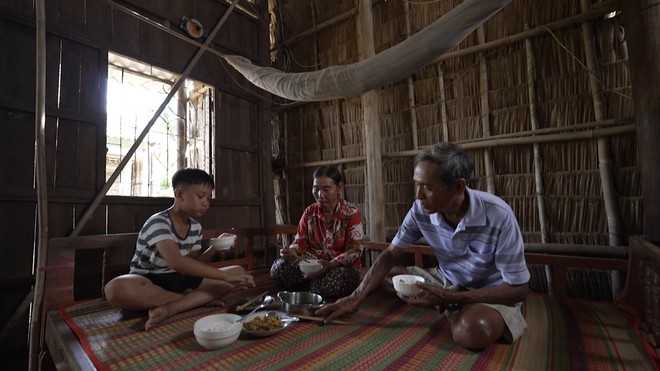 Đạt Bảo: Cậu bé 11 tuổi gồng mình mạnh mẽ giữa thiếu thốn - Mái ấm gia đình Việt - Ảnh 5.