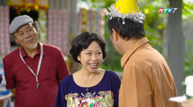 Một ngày bất ổn của ông chú bán bánh mì phá lấu - Lẹ không trễ tàu - Ảnh 5.