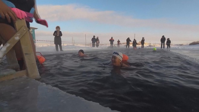 Bơi lội dưới cái lạnh -35 độ C: Thú vui "thép" tại vùng đất băng giá Yakutia- Ảnh 3.