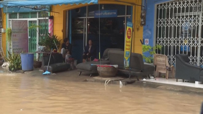 Mưa lũ lịch sử càn quét Thái Lan - Malaysia: Hat Yai hứng chịu lượng mưa cao nhất 300 năm - Ảnh 2.