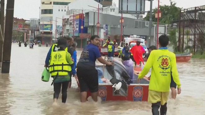 Mưa lũ lịch sử càn quét Thái Lan - Malaysia: Hat Yai hứng chịu lượng mưa cao nhất 300 năm - Ảnh 4.