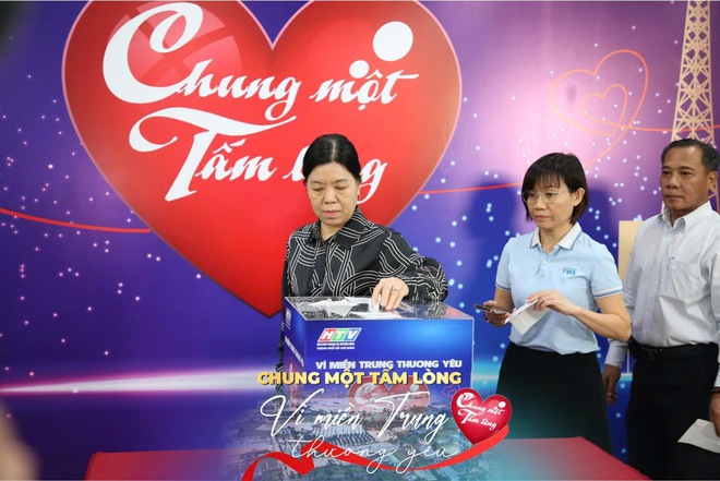 Sôi nổi không khí quyên góp quỹ "Chung một tấm lòng: Vì miền Trung thương yêu" - Ảnh 19.