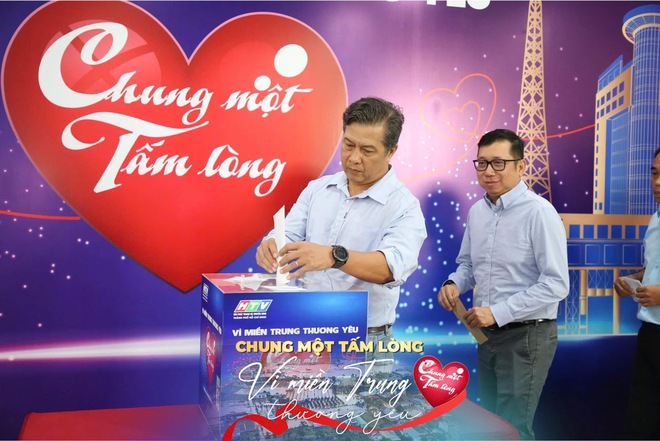 Sôi nổi không khí quyên góp quỹ "Chung một tấm lòng: Vì miền Trung thương yêu" - Ảnh 20.