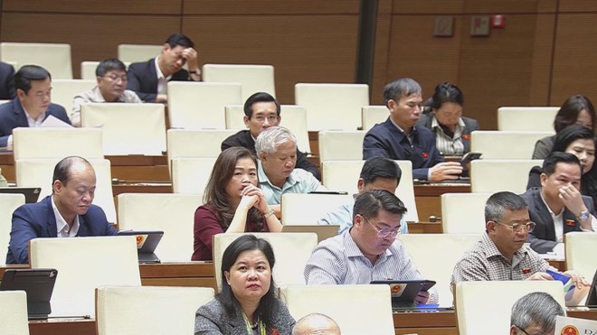 Quốc hội quyên góp hỗ trợ nhân dân vùng bị bão lũ - Ảnh 4.