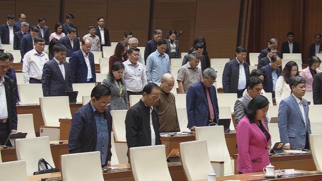 Quốc hội quyên góp hỗ trợ nhân dân vùng bị bão lũ - Ảnh 2.