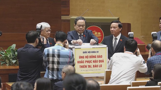 Quốc hội quyên góp hỗ trợ nhân dân vùng bị bão lũ - Ảnh 5.