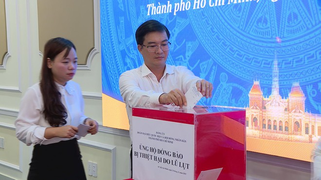 Hội đồng Nhân dân Thành phố phát động ủng hộ đồng bào vùng lũ - Ảnh 5.