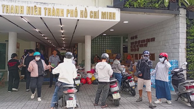 Nhiều tấm lòng từ TP. Hồ Chí Minh tiếp tục hướng về đồng bào vùng lũ - Ảnh 2.