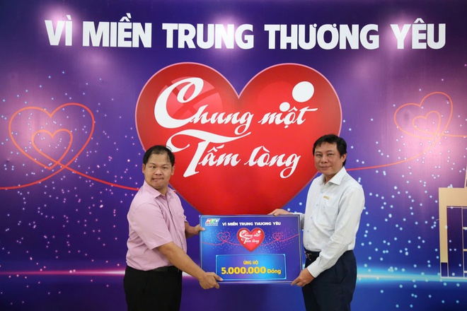 Tình người vượt nghịch cảnh: Hai chàng thanh niên khuyết tật "Chung một tấm lòng: Vì miền Trung thương yêu"!- Ảnh 3.