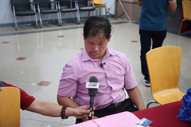 Tình người vượt nghịch cảnh: Hai chàng thanh niên khuyết tật "Chung một tấm lòng: Vì miền Trung thương yêu"!- Ảnh 1.