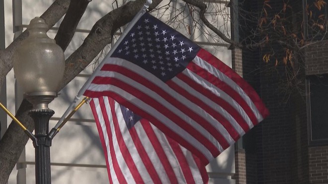 2 chú gà tây may mắn nhất nước Mỹ dịp Lễ Tạ ơn - Ảnh 2.