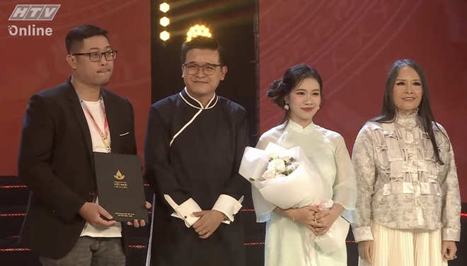 "Mưa đỏ" thắng lớn với 5 giải tại Liên hoan phim Việt Nam lần thứ 24 - Ảnh 3.