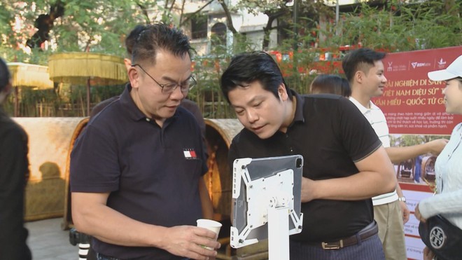 Trải nghiệm di sản số “Việt Nam diệu sử” tại Văn Miếu Quốc Tử Giám - Ảnh 2.