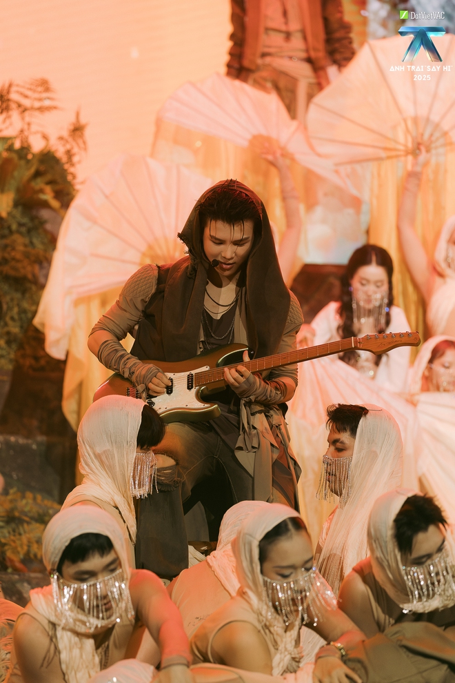 Vũ Cát Tường thực hiện lời hứa đưa nhạc cụ dân tộc vào Anh trai “Say hi” - Ảnh 5.