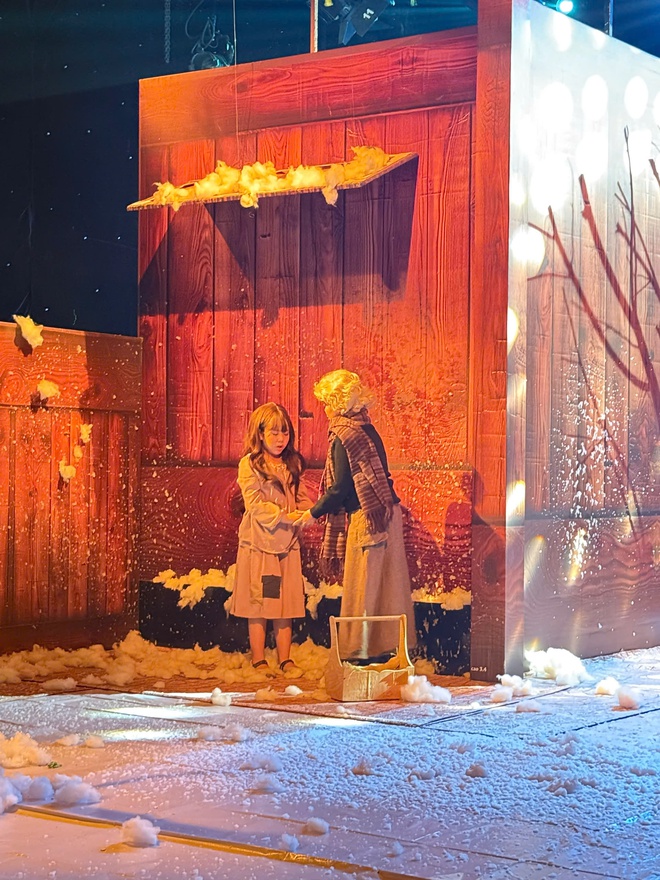 Hô biến: Helen Vũ hóa thân thành "Cô bé bán diêm" đầy cảm xúc- Ảnh 2.