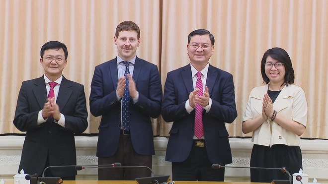 TP. Hồ Chí Minh tăng cường hợp tác quốc tế trong robot, A.I. và chính quyền số - Ảnh 1.