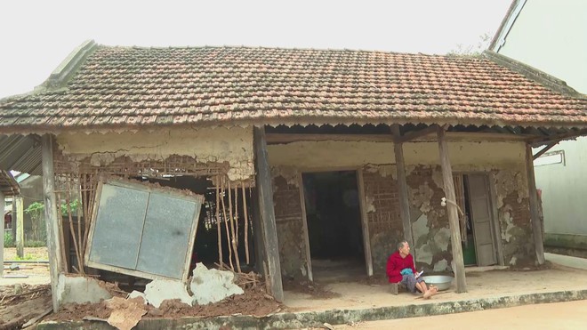 Sơn Hòa (Phú Yên) ngổn ngang sau lũ lụt - Ảnh 1.