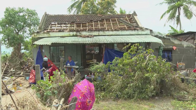 Sơn Hòa (Phú Yên) ngổn ngang sau lũ lụt - Ảnh 2.